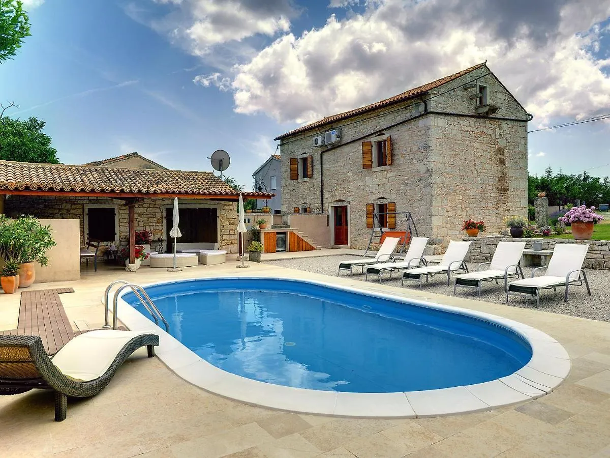 Casa vacanze Typical Istrian Villa Casa Smolica With Pool Barban