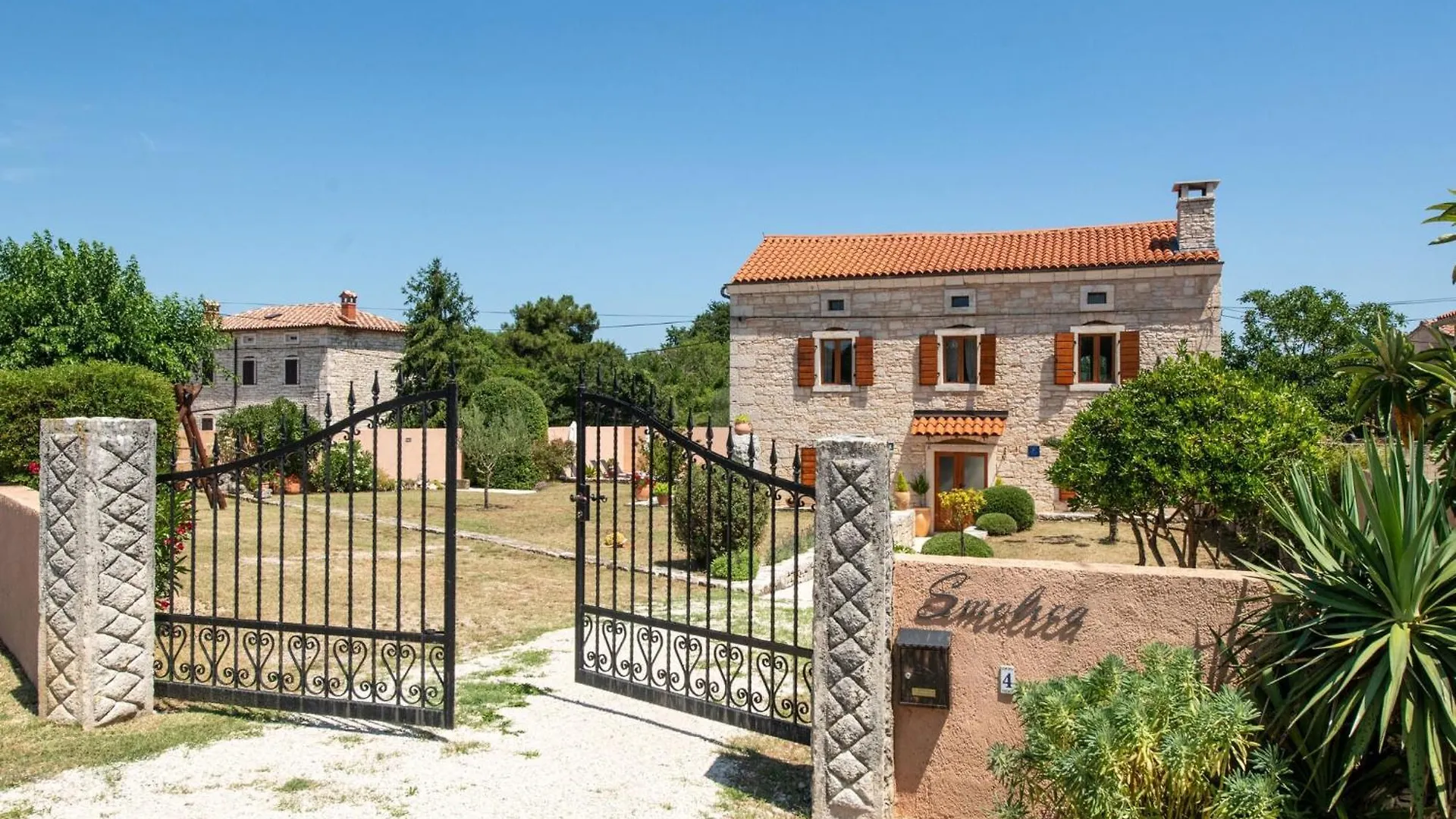 Typical Istrian Villa Casa Smolica With Pool Barban Holiday home
